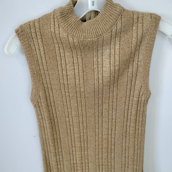 Vintage Women's Gold Metallic Sleeveless Top Size Small - Picture 2 of 4